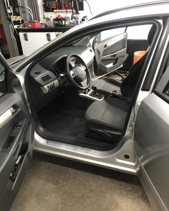Opel Astra cena 10900 przebieg: 267000, rok produkcji 2008 z Jelcz-Laskowice małe 407